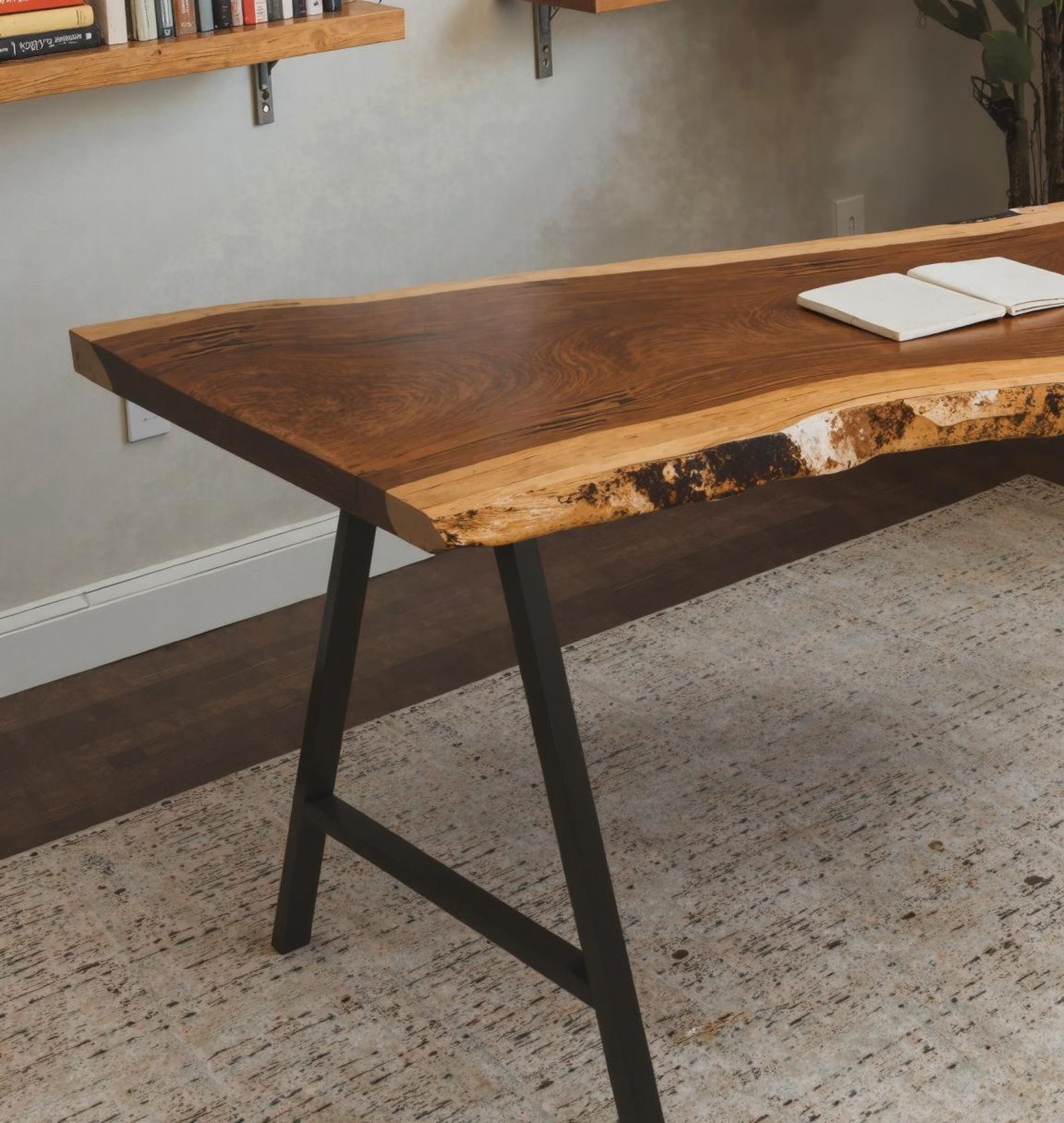 Modern Live Edge Desk For Home Office Workspace SITHDE018