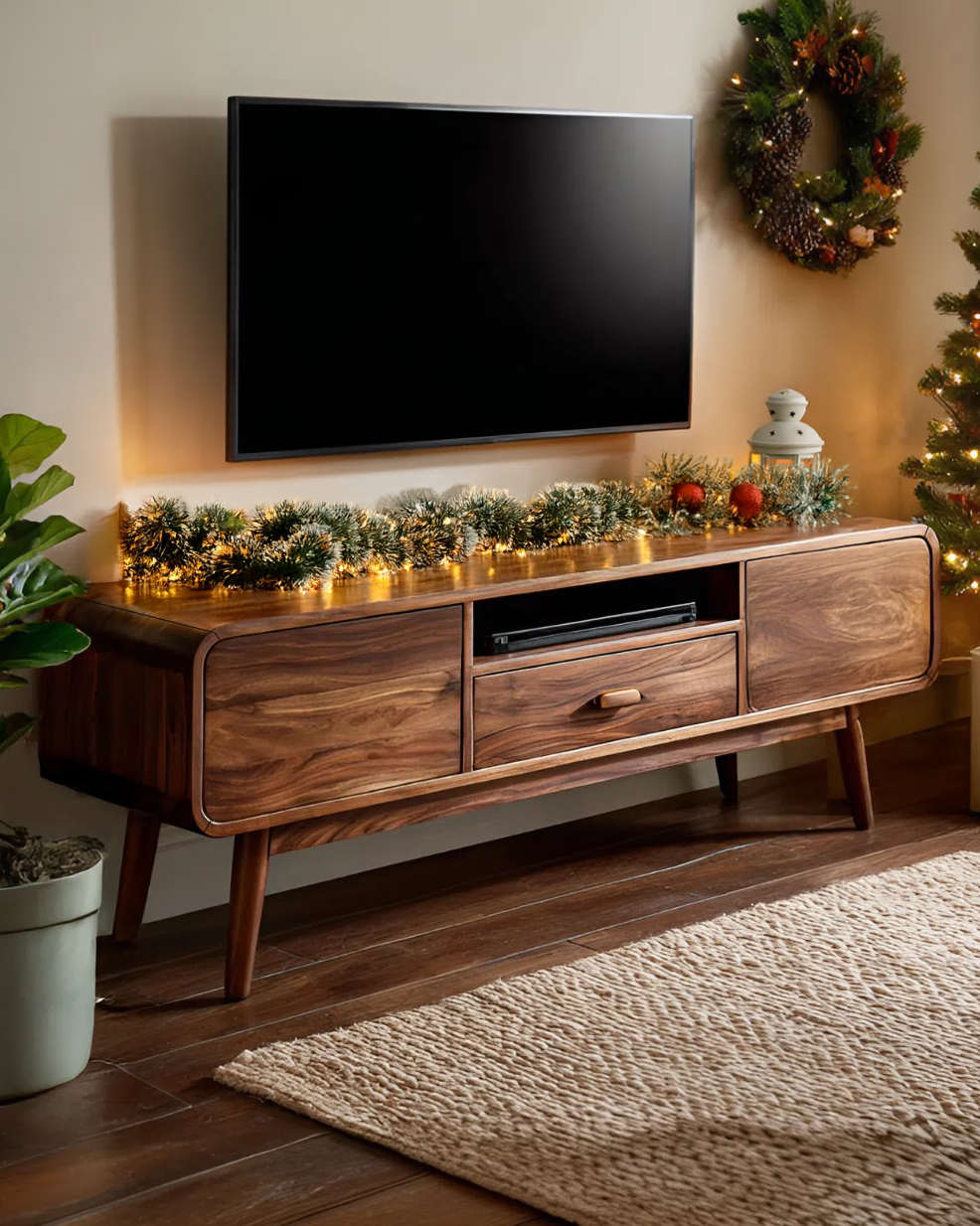 Mid-Century TV Console With Rounded Edge For Holiday Decor SITHTTCM001
